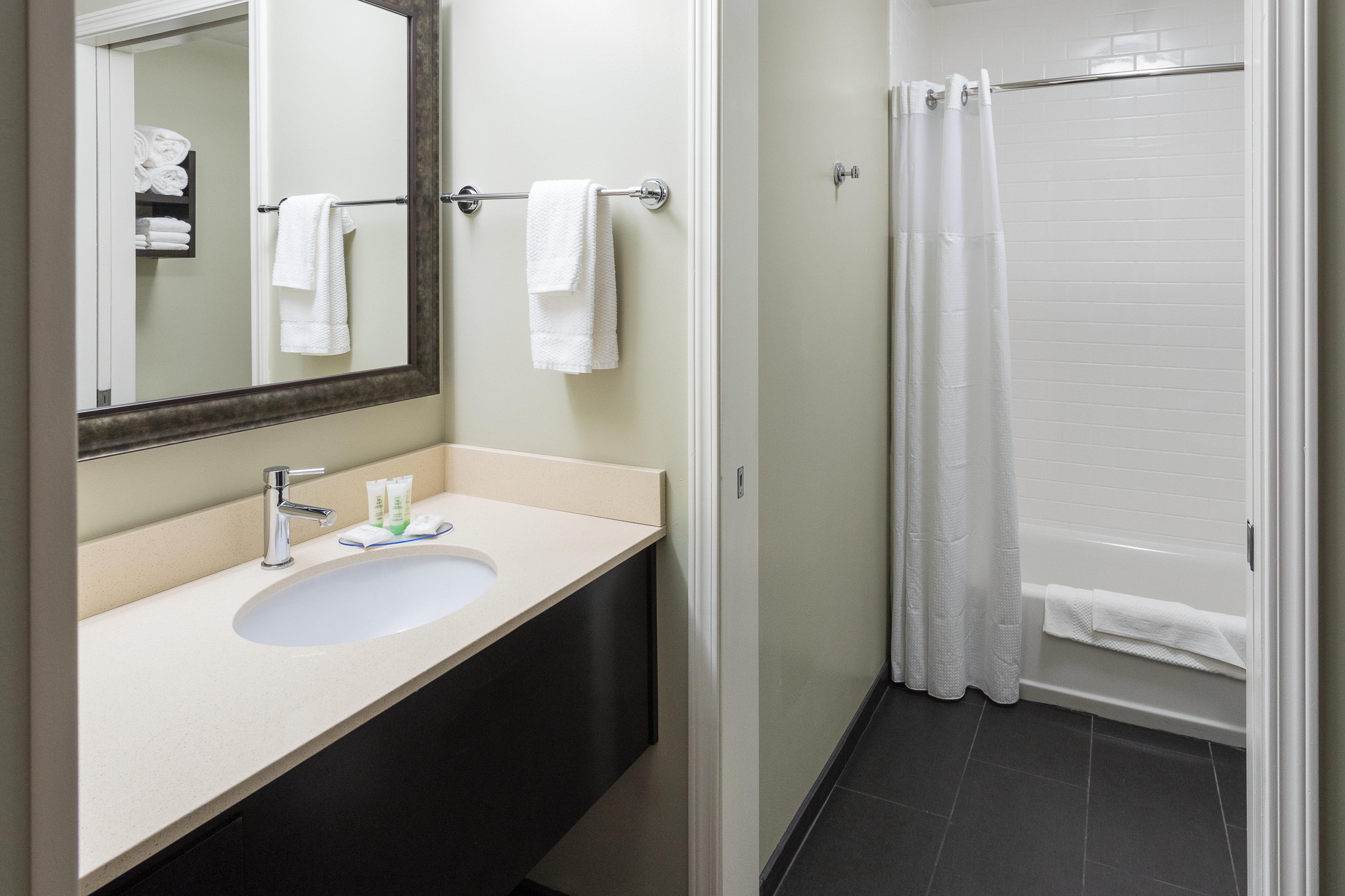 Staybridge West By Ihg Hotel Omaha
